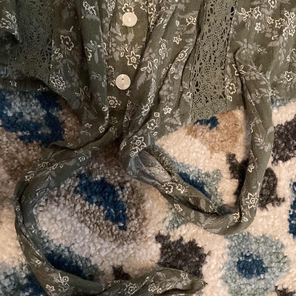 American Eagle Floral Button Up Tie Front Crop Top - Picture 3 of 4